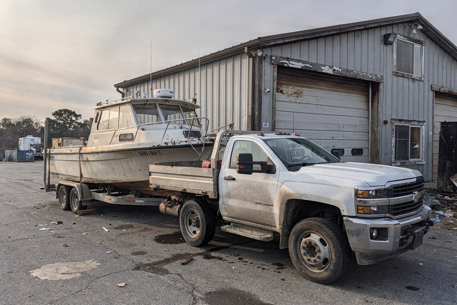 Commercial boat removal and marine salvage of 22-foot cabin cruiser in Delaware industrial lot