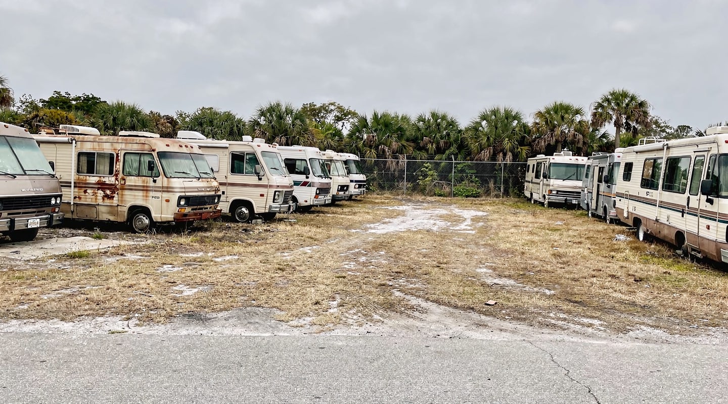 RV scrap yard — we buy junk RVs in Florida
